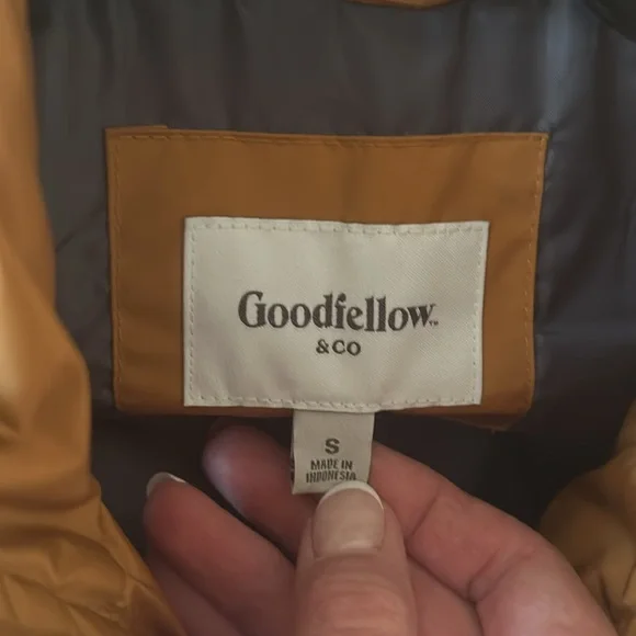 Mustard vest in size small. - Picture 3 of 3